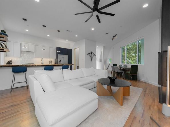 4608  Coles Manor Place  202, Dallas Texas 75204