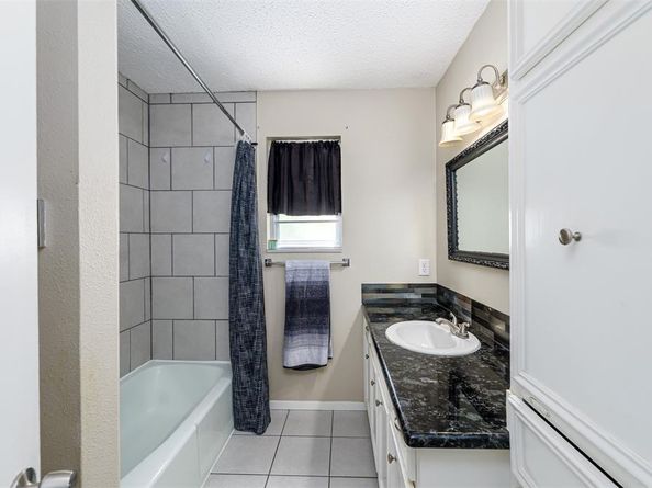 5013  South Drive , Fort Worth Texas 76132