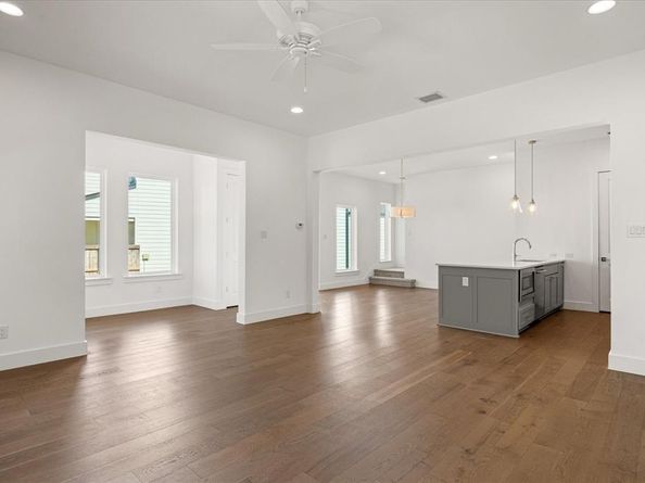 2125  Bird Street , Fort Worth Texas 76111