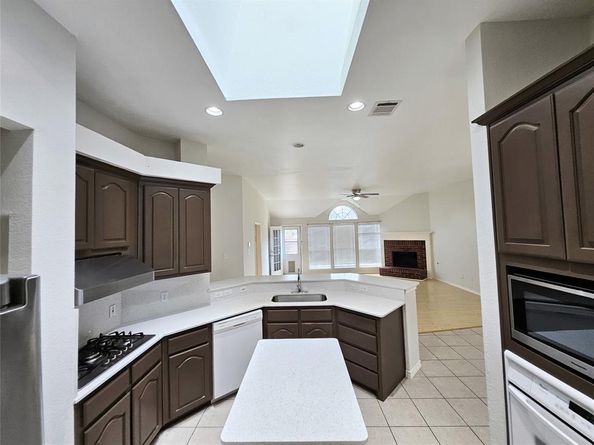 1412  Meadow Drive , Irving Texas 75063