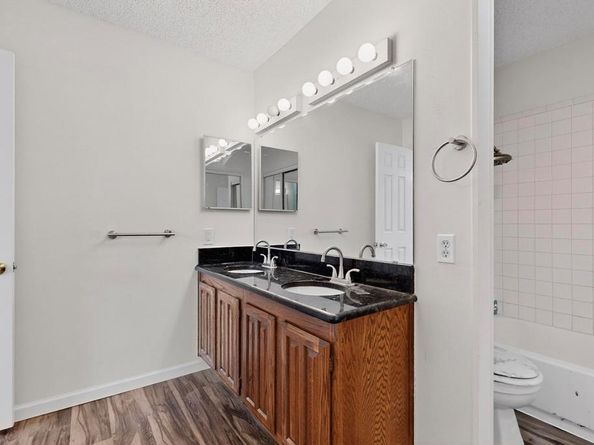 100  Shinoak Valley , Irving Texas 75063