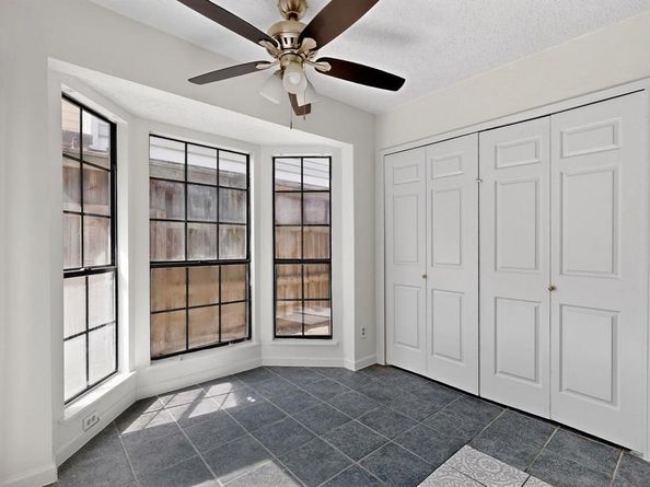 100  Shinoak Valley , Irving Texas 75063