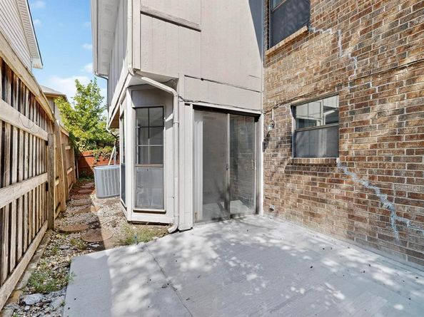 100  Shinoak Valley , Irving Texas 75063