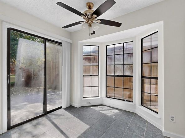 100  Shinoak Valley , Irving Texas 75063
