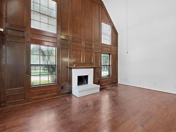 100  Shinoak Valley , Irving Texas 75063