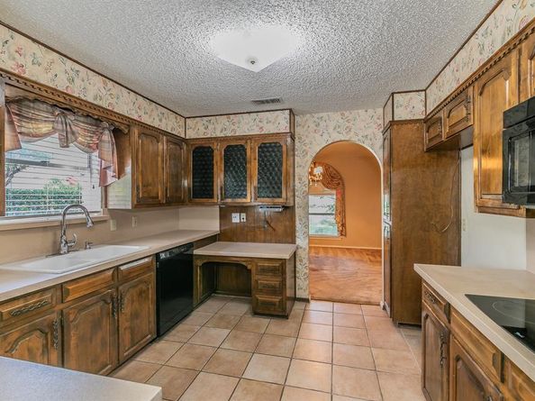 1713  Venetian Circle , Arlington Texas 76013