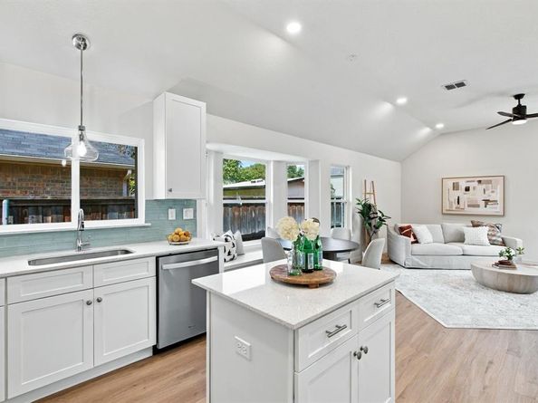 5013  glen springs  , Fort Worth Texas 76137
