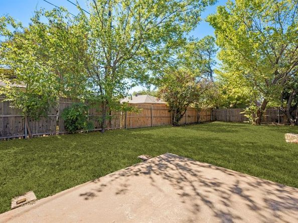 2620  Avenida Loop , Irving Texas 75062