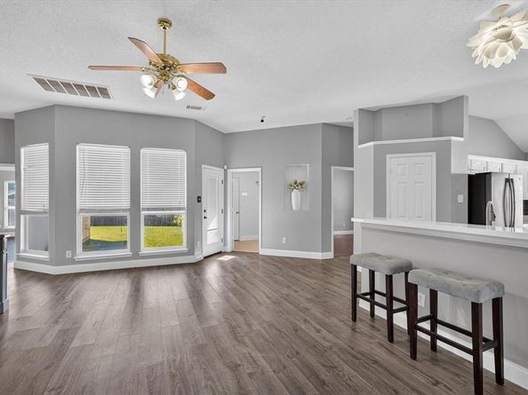1425  Cardigan Lane , Lancaster Texas 75134