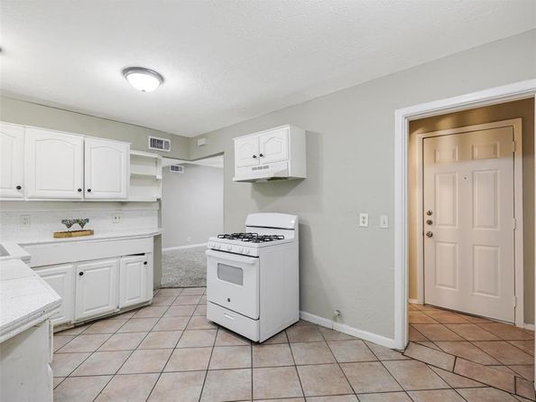 10747  SandAlwood Drive , Dallas Texas 75228