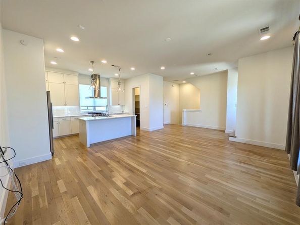 2723  Kimsey Drive  102, Dallas Texas 75235
