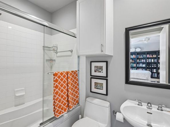 4310  Buena Vista Street  17, Dallas Texas 75205