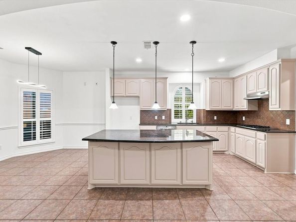 809  Meadowside Court , Garland Texas 75043