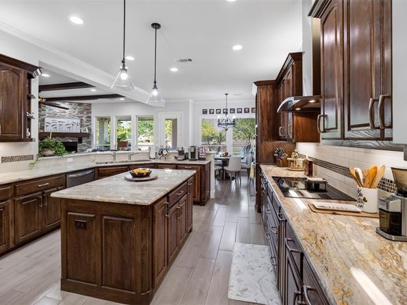 1100  Stone Ridge Lane , DeSoto Texas 75115