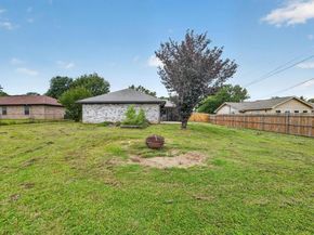 724  Oak Park Drive , Azle Texas 76020