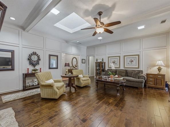 6306  Oakleaf Road , Dallas Texas 75248