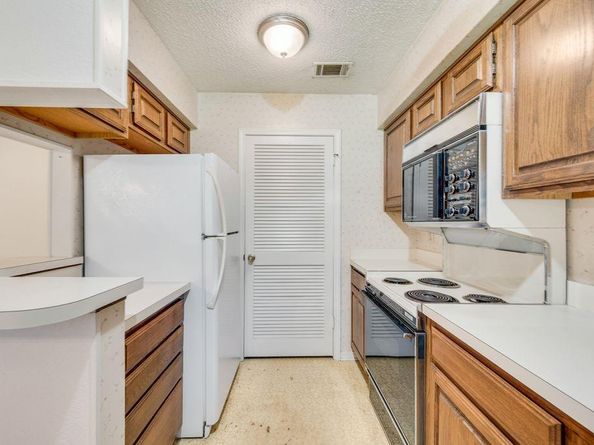 2014  Willoughby Lane  4612, Arlington Texas 76011