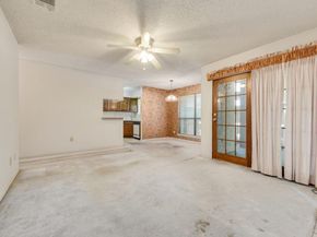 2014  Willoughby Lane  4612, Arlington Texas 76011