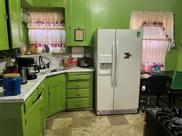 2641  Almeda Drive , Dallas Texas 75216
