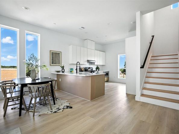 312 N Lancaster Avenue  104, Dallas Texas 75203