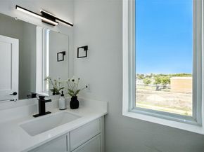 312 N Lancaster Avenue  104, Dallas Texas 75203