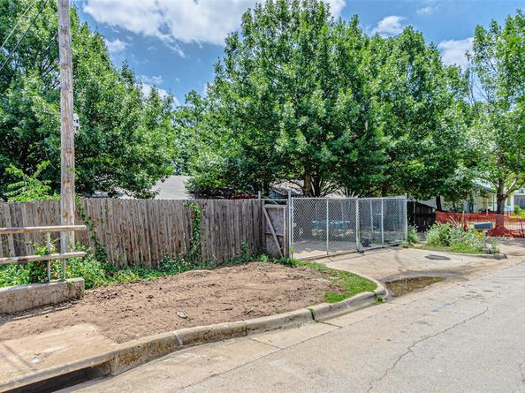 605 N Pecan Street  A and B, Arlington Texas 76011