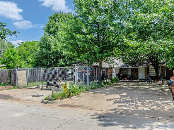 605 N Pecan Street  A and B, Arlington Texas 76011