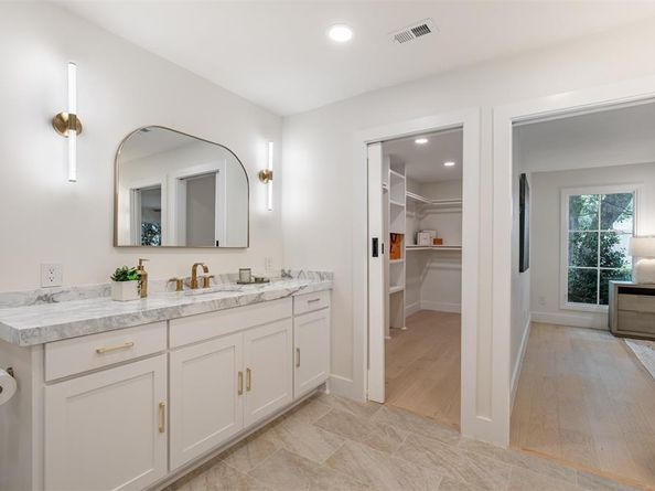 10564  Cox Lane , Dallas Texas 75229