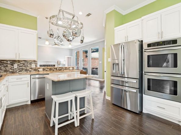 9502  Valley Lake Lane , Irving Texas 75063