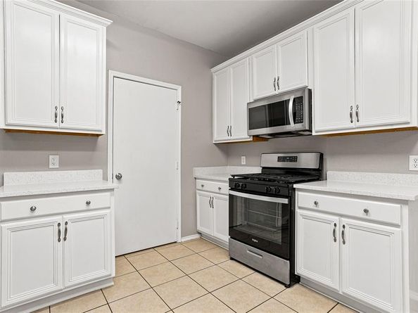 5825  Show Master Lane , Fort Worth Texas 76179