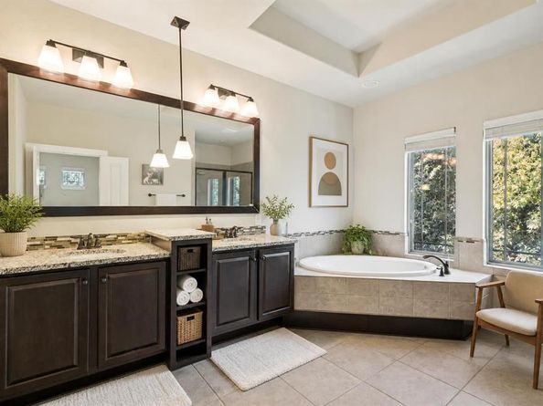 1017  Brook Hollow Drive , Euless Texas 76039