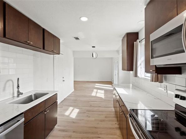 1012 E Dallas Street , Mansfield Texas 76063