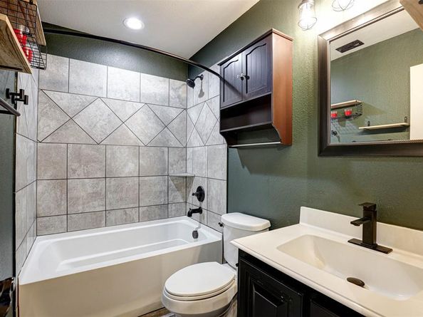 9501  Meadowpark Drive , Denton Texas 76226