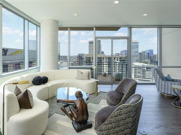 2200  Victory Avenue  2207, Dallas Texas 75219