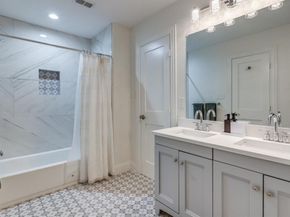 1000  Cameron Avenue , Dallas Texas 75223