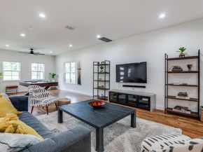 1000  Cameron Avenue , Dallas Texas 75223