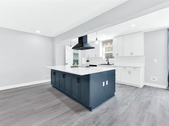 5821  Clendenin Avenue , Dallas Texas 75228