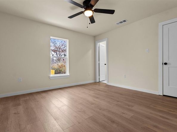 153  Avondale Avenue , Azle Texas 76020