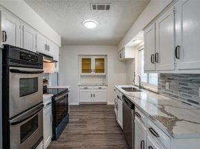 1902  Pat Ln  , Carrollton Texas 75006