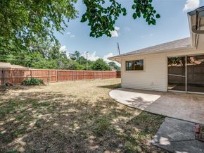 1902  Pat Ln  , Carrollton Texas 75006
