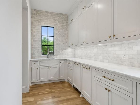 10128  Coppedge Lane , Dallas Texas 75229