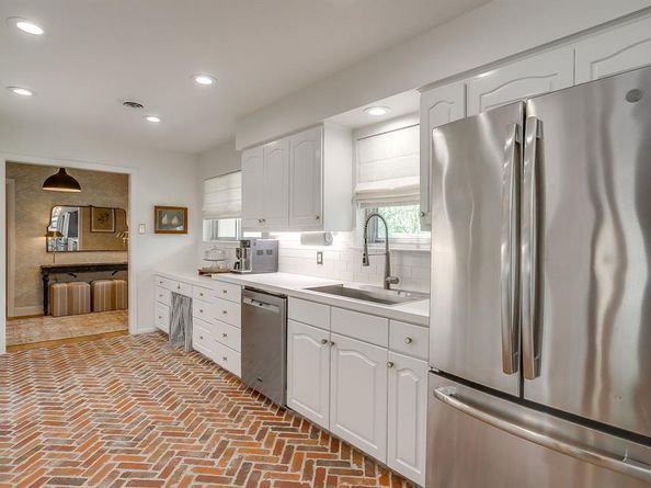 3917  Marys Creek Drive , Benbrook Texas 76116