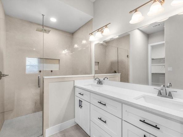 2561  Burton Avenue , Fort Worth Texas 76105