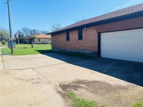 1315  Willow Creek Drive , Lancaster Texas 75146