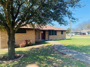 1315  Willow Creek Drive , Lancaster Texas 75146