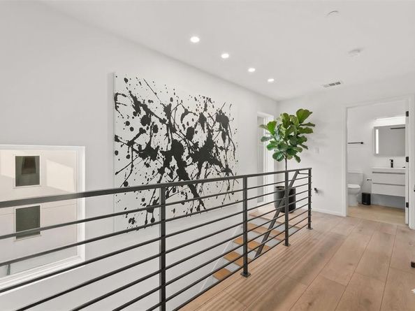 2001 N Prairie Avenue  106, Dallas Texas 75204