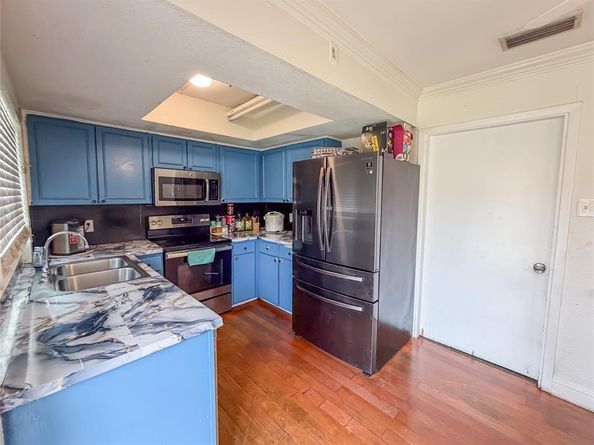 1225  Palisades Drive , Lewisville Texas 75067