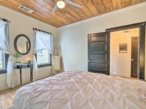 1460 W Allen Avenue , Fort Worth Texas 76110