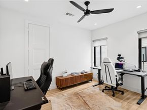 2633  Reagan   105, Dallas Texas 75219