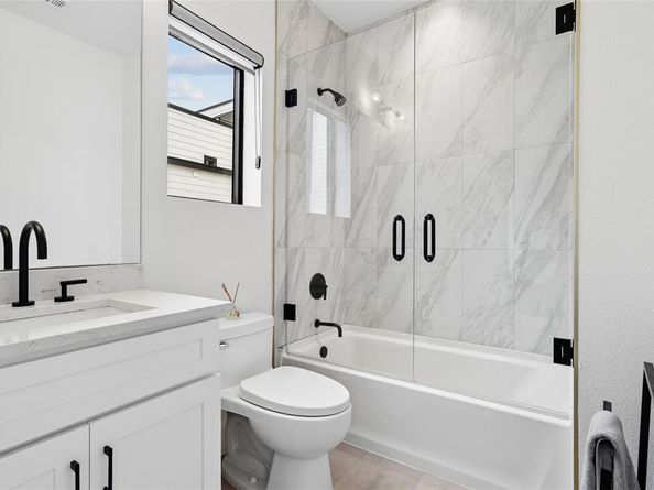 2633  Reagan   105, Dallas Texas 75219